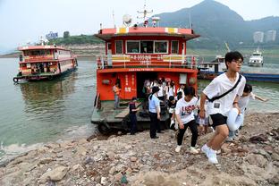 统治力十足！浓眉全场获得14次罚球机会 比猛龙全队多1次